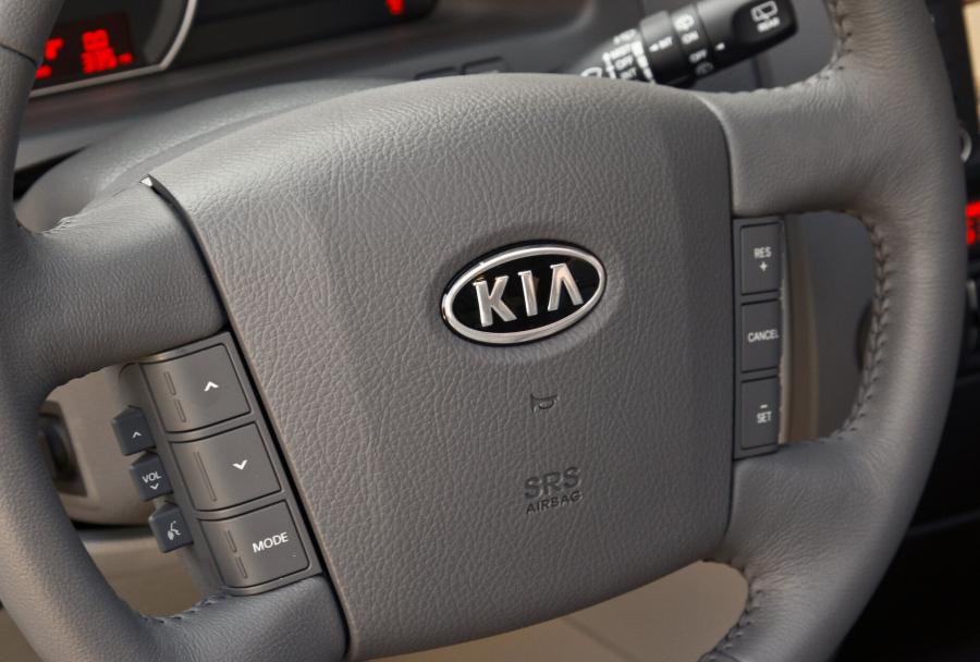  Kia Borrego 2009 года  (фото 208 из 345)